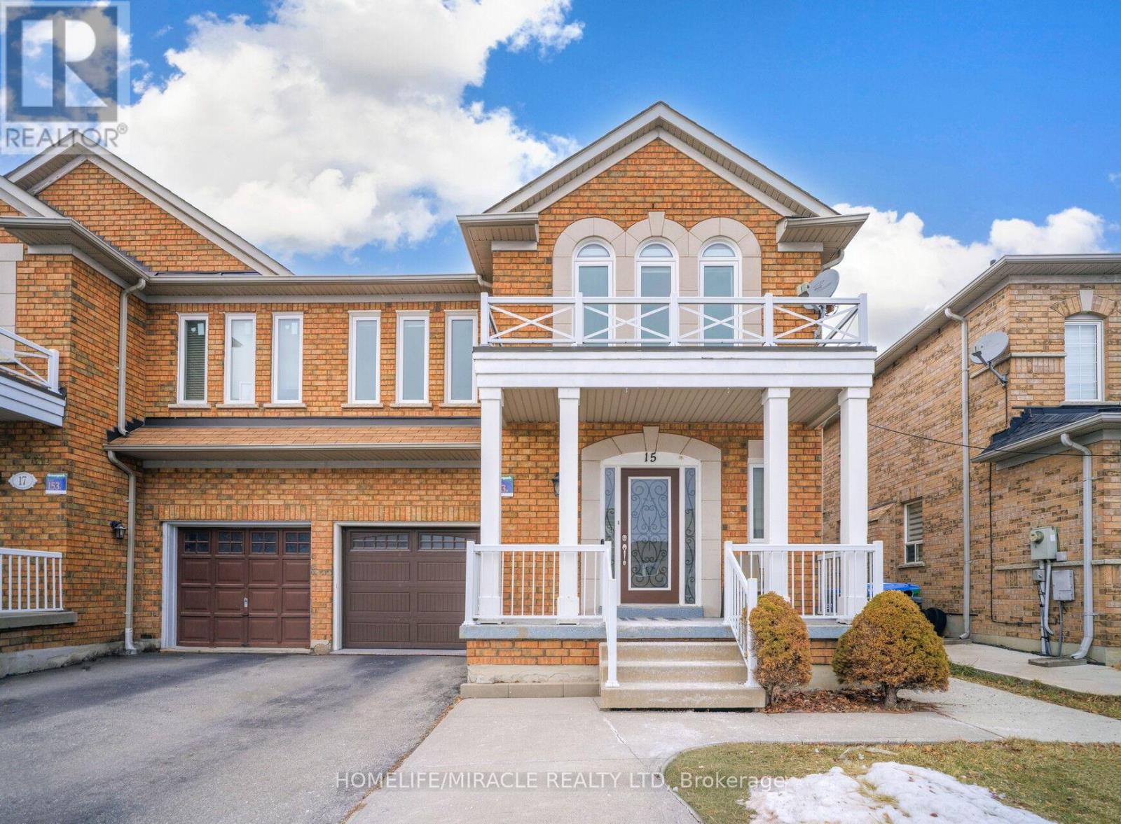 15 Starhill Crescent, Brampton, Ontario  L6R 2P9 - Photo 2 - W12650648