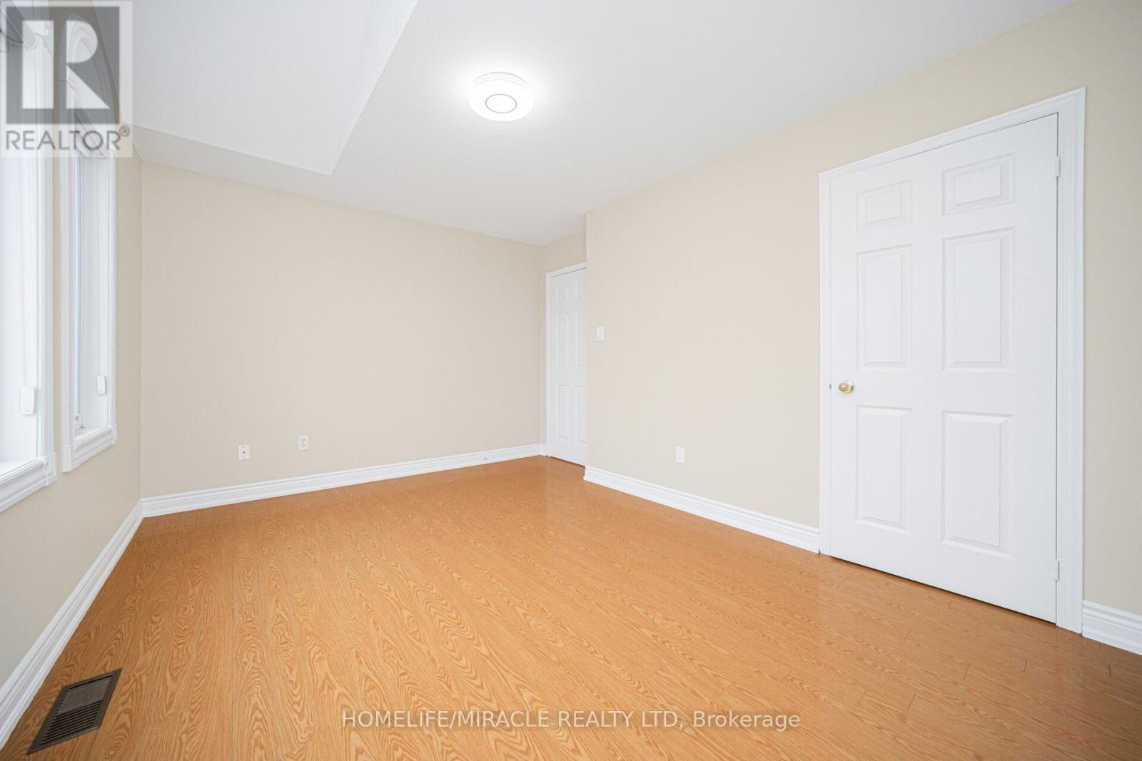 15 Starhill Crescent, Brampton, Ontario  L6R 2P9 - Photo 33 - W12650648