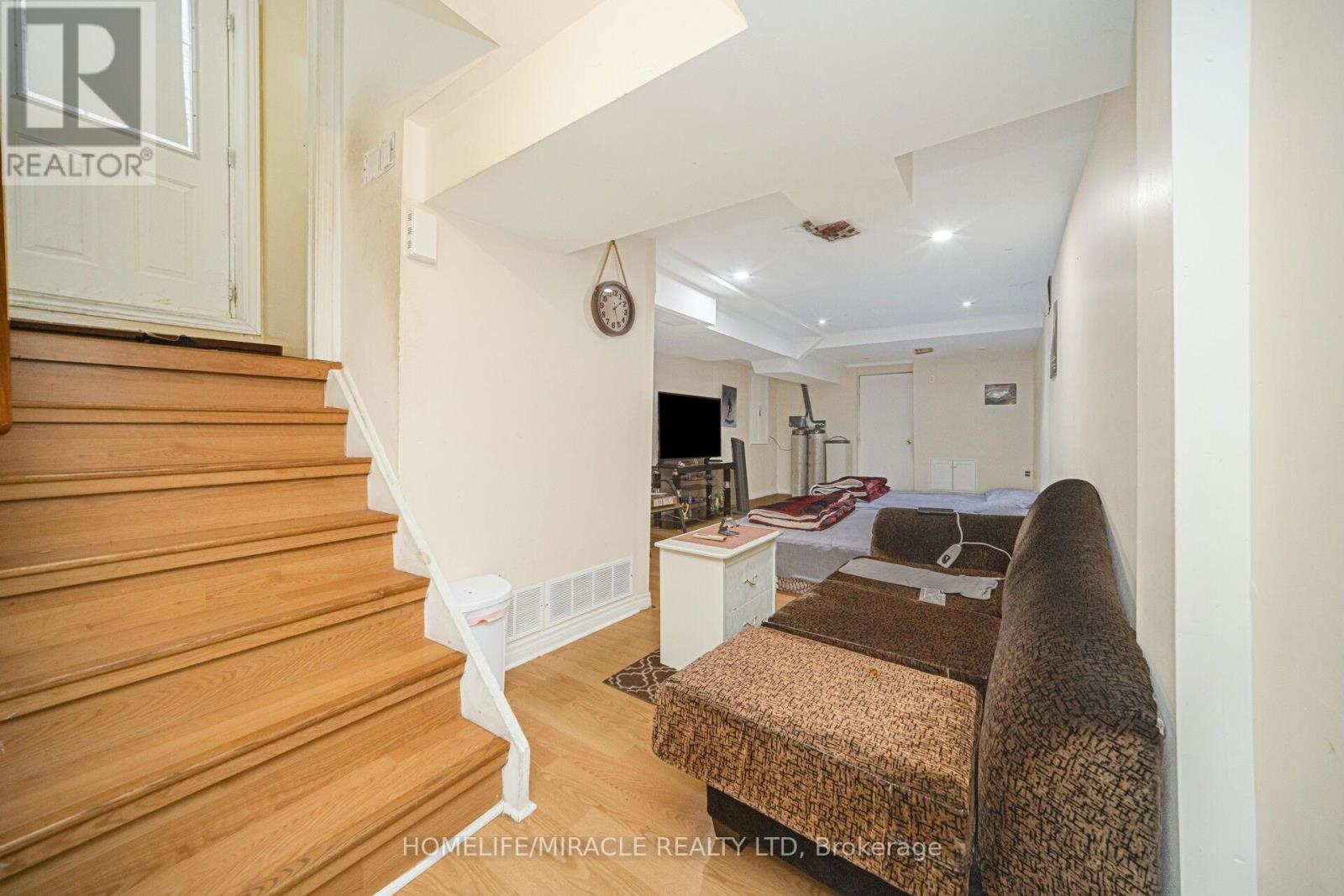 15 Starhill Crescent, Brampton, Ontario  L6R 2P9 - Photo 34 - W12650648