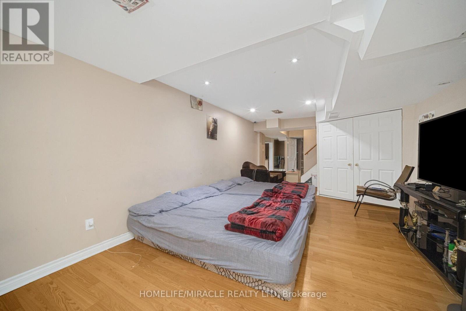 15 Starhill Crescent, Brampton, Ontario  L6R 2P9 - Photo 36 - W12650648