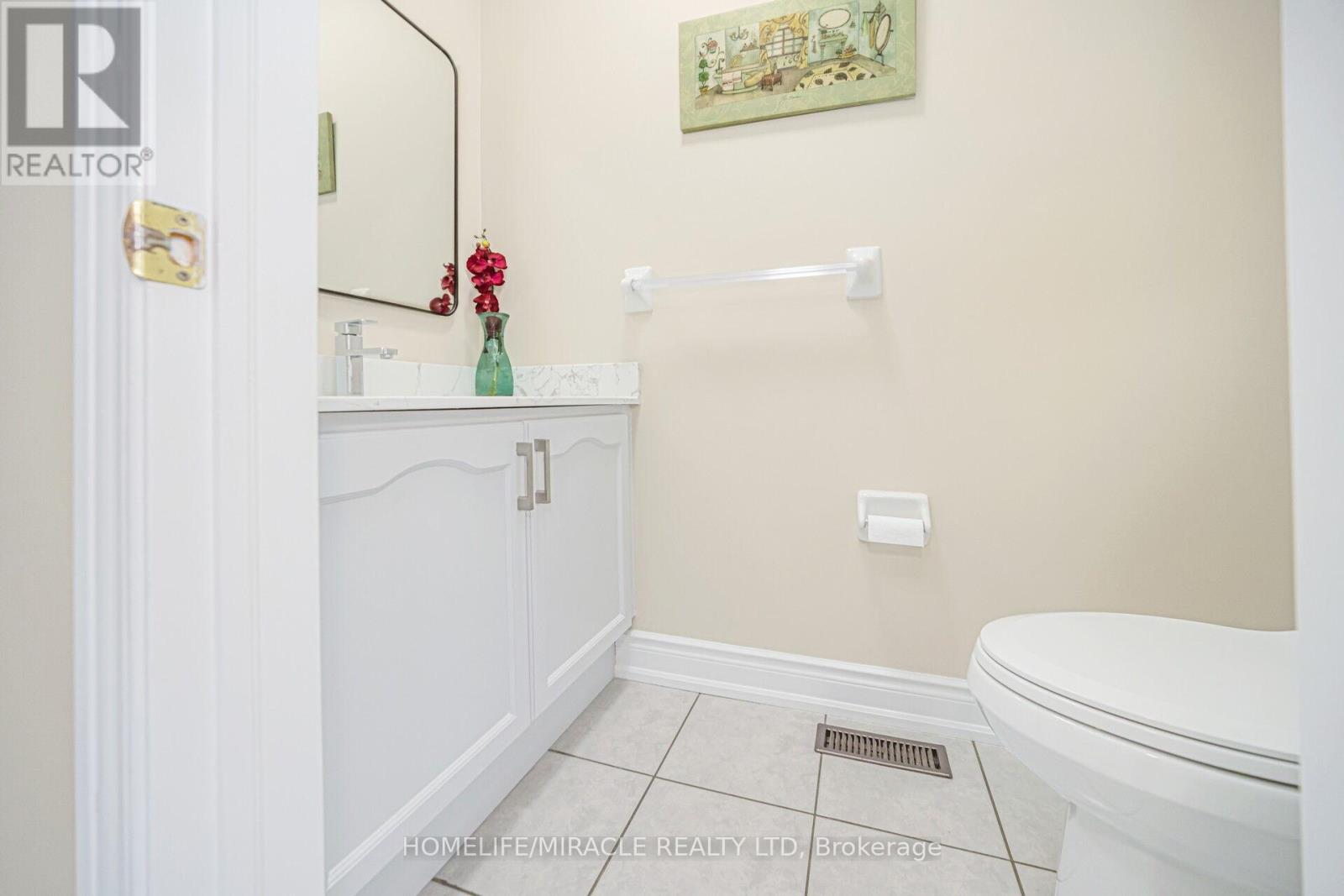 15 Starhill Crescent, Brampton, Ontario  L6R 2P9 - Photo 4 - W12650648