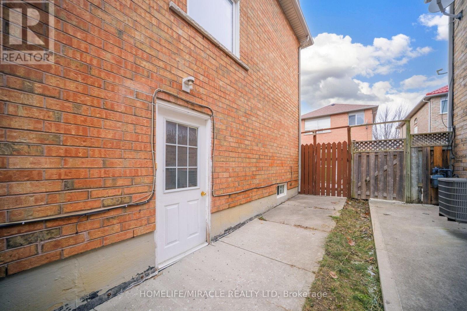 15 Starhill Crescent, Brampton, Ontario  L6R 2P9 - Photo 41 - W12650648