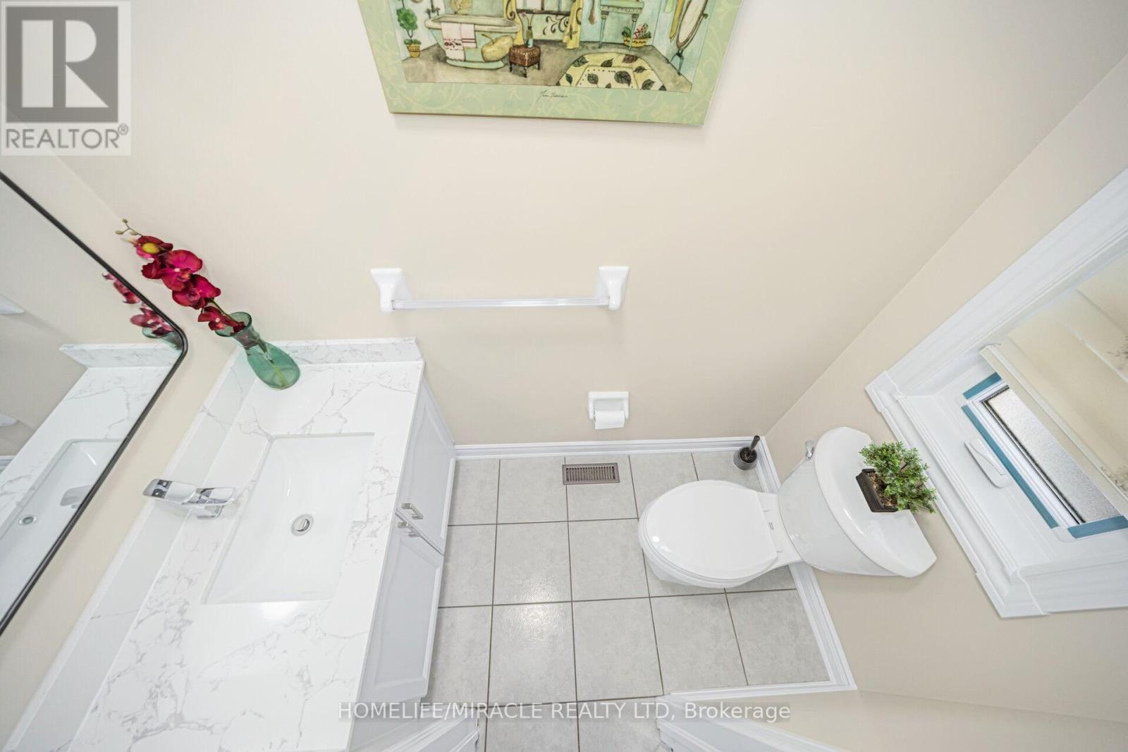 15 Starhill Crescent, Brampton, Ontario  L6R 2P9 - Photo 5 - W12650648