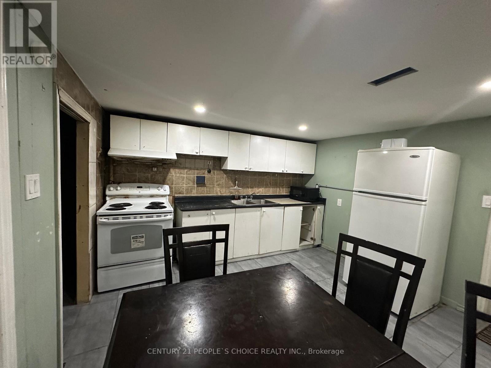 Bsmt - 142 Silverstone Drive, Toronto, Ontario  M9V 3G7 - Photo 7 - W12650620