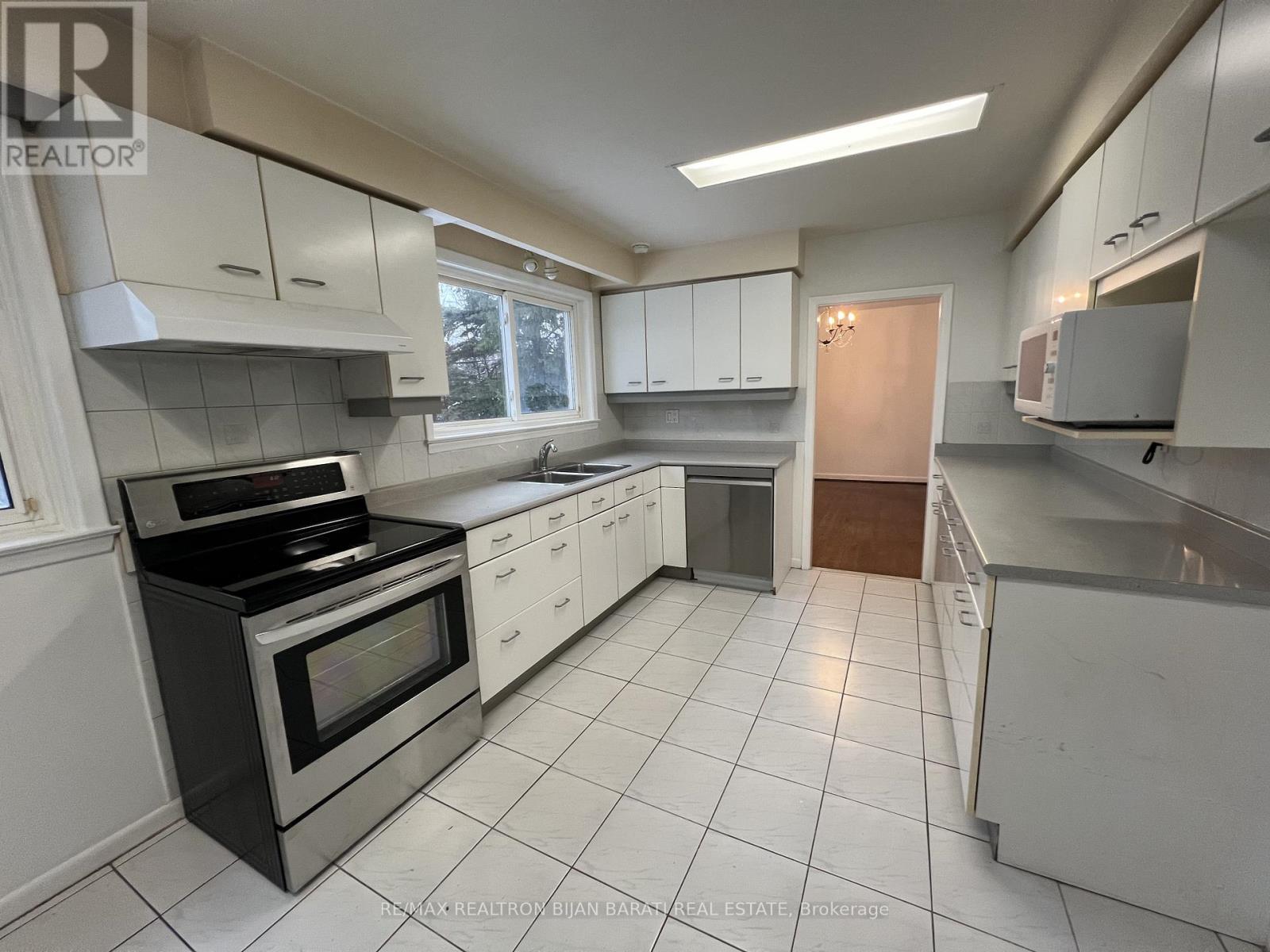 298 Newton Drive, Toronto, Ontario  M2M 2P8 - Photo 6 - C12650664