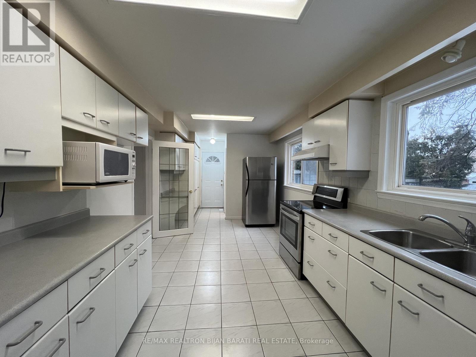 298 Newton Drive, Toronto, Ontario  M2M 2P8 - Photo 8 - C12650664