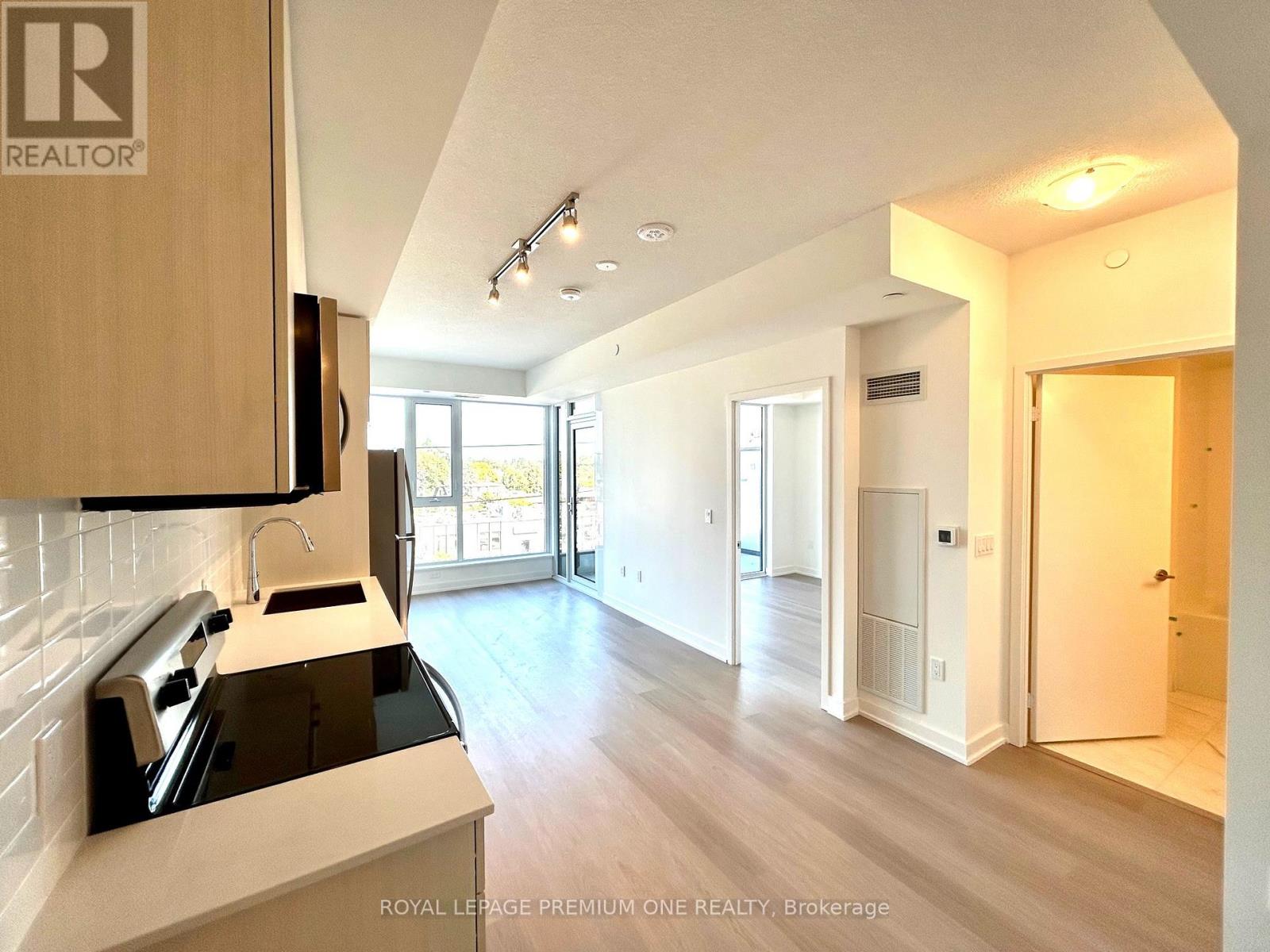 421 - 859 The Queensway Avenue W, Toronto, Ontario  M8Z 1N8 - Photo 3 - W12650668