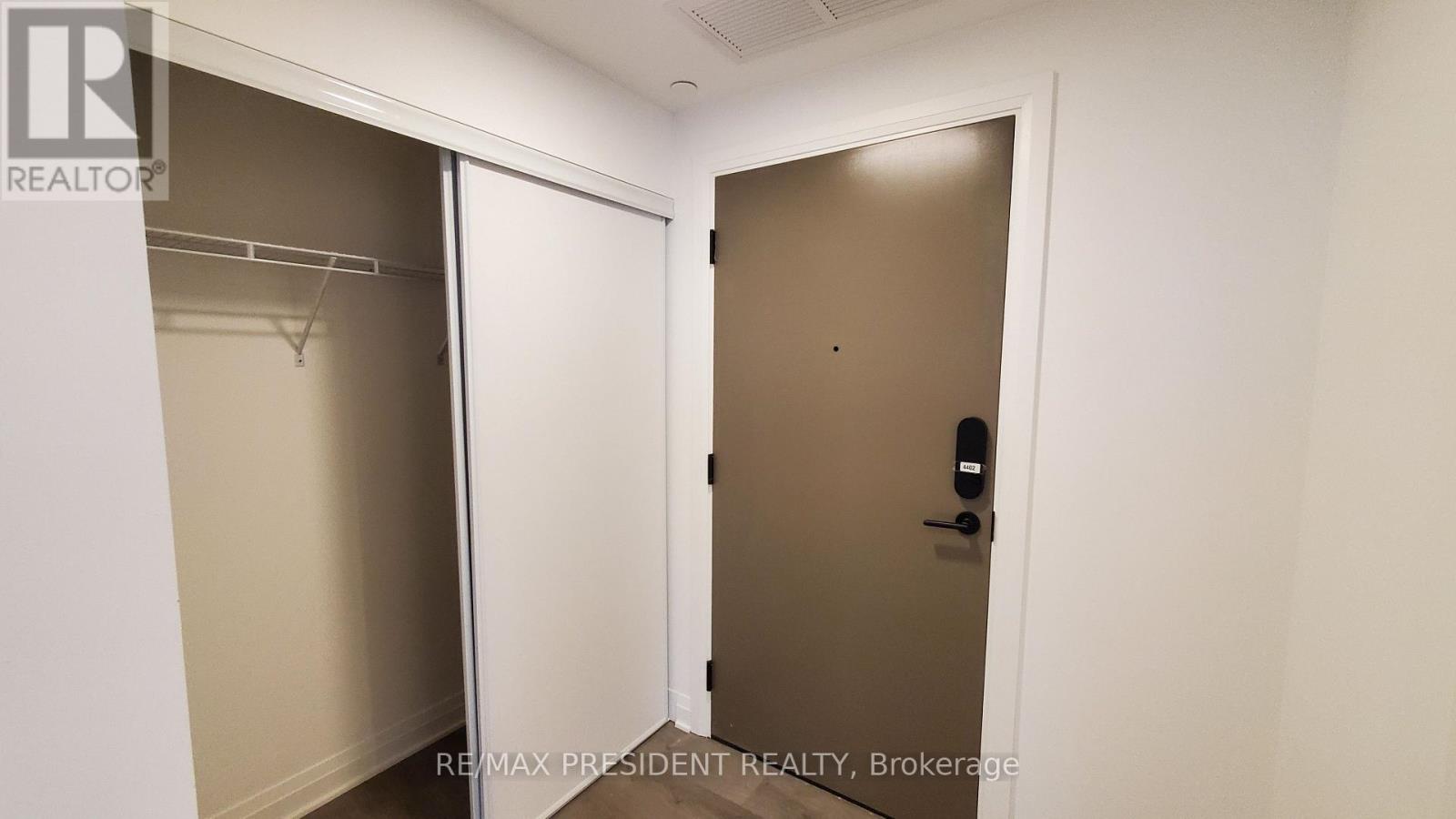 4402 - 4015 The Exchange E, Mississauga, Ontario  L5B 0N9 - Photo 2 - W12650680