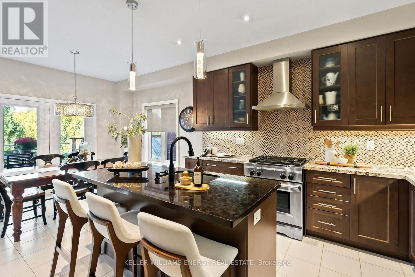 34 Endeavour Court, Whitby, Ontario  L1P 0B5 - Photo 2 - E12650714