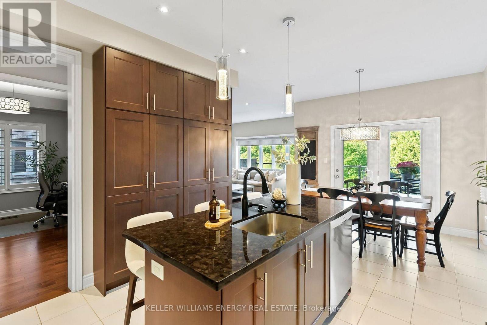 34 Endeavour Court, Whitby, Ontario  L1P 0B5 - Photo 3 - E12650714