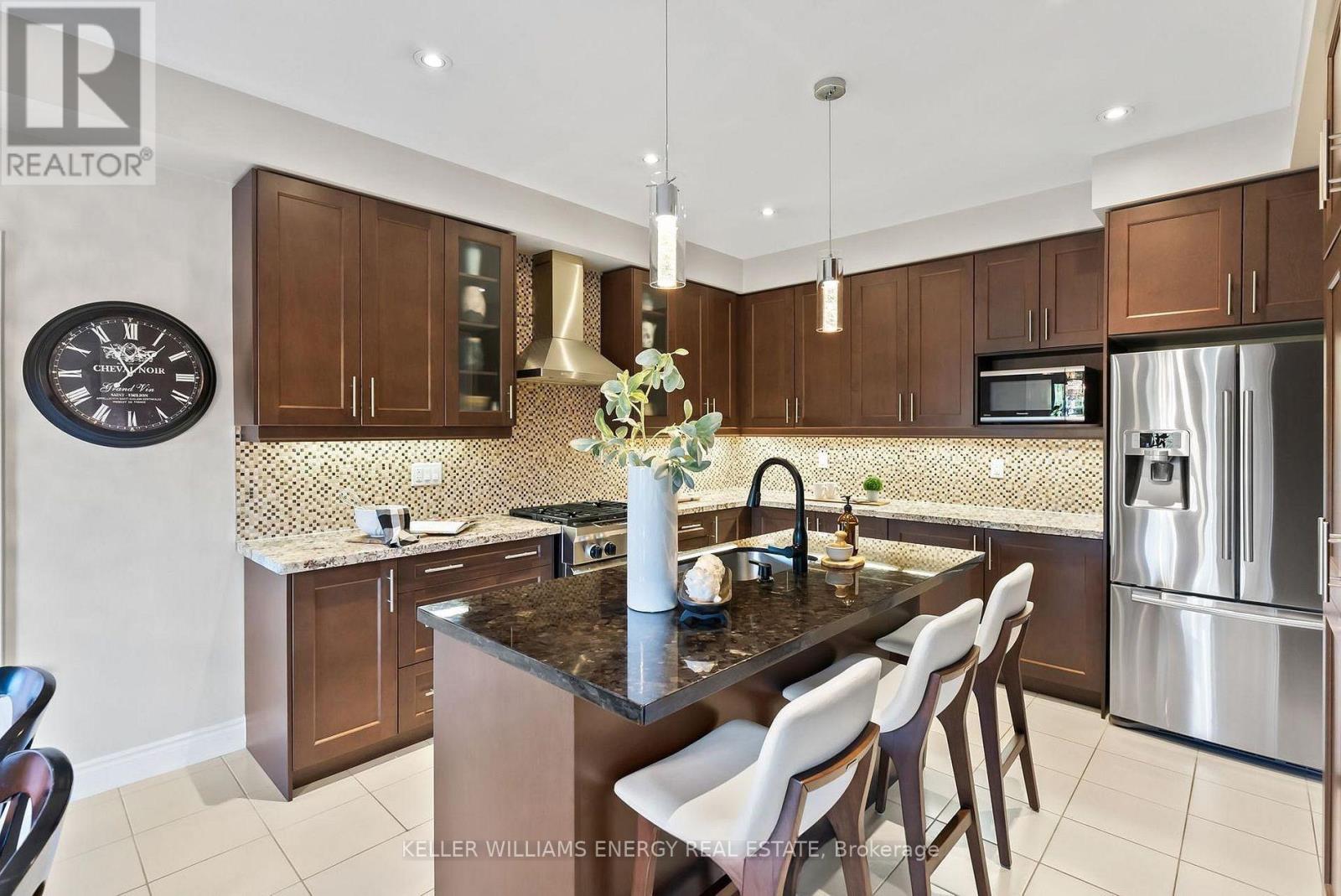 34 Endeavour Court, Whitby, Ontario  L1P 0B5 - Photo 4 - E12650714