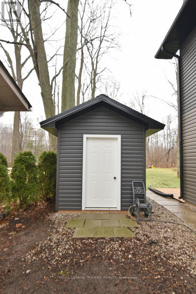 9904 Lake Road, Lambton Shores, Ontario  N0N 1J1 - Photo 34 - X12650704