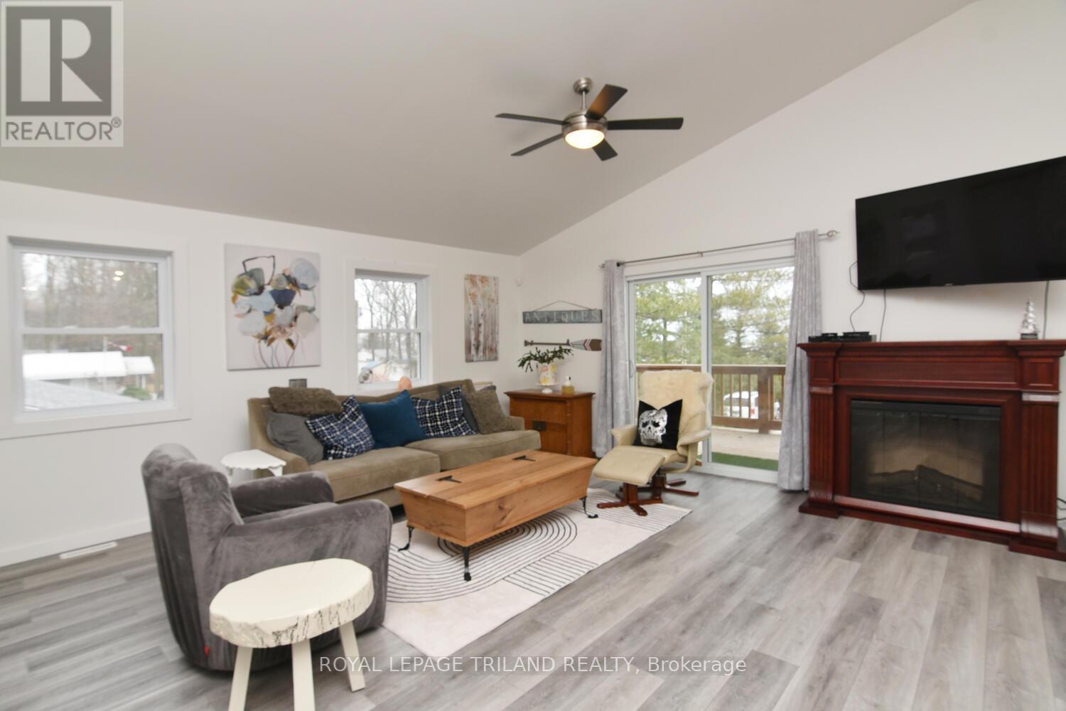 9904 Lake Road, Lambton Shores, Ontario  N0N 1J1 - Photo 4 - X12650704