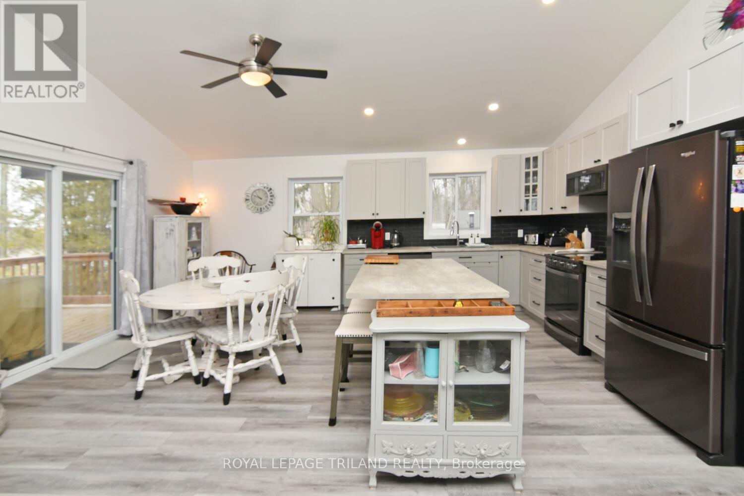 9904 Lake Road, Lambton Shores, Ontario  N0N 1J1 - Photo 6 - X12650704