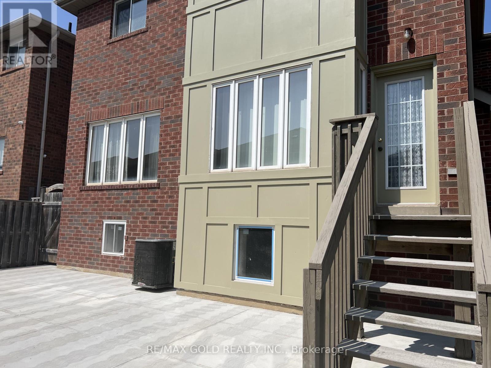 138 Degrassi Cove Circle, Brampton, Ontario  L6X 0N8 - Photo 35 - W12650672