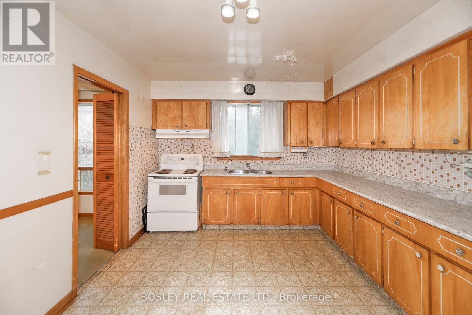 332 Senlac Road, Toronto, Ontario  M2R 1R3 - Photo 13 - C12650700