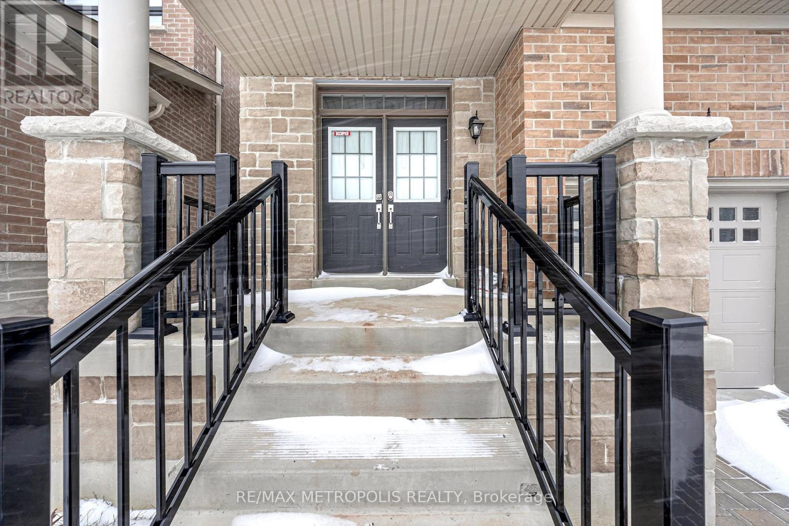 941 Rexton Drive, Oshawa, Ontario  L1L 0V1 - Photo 2 - E12650702