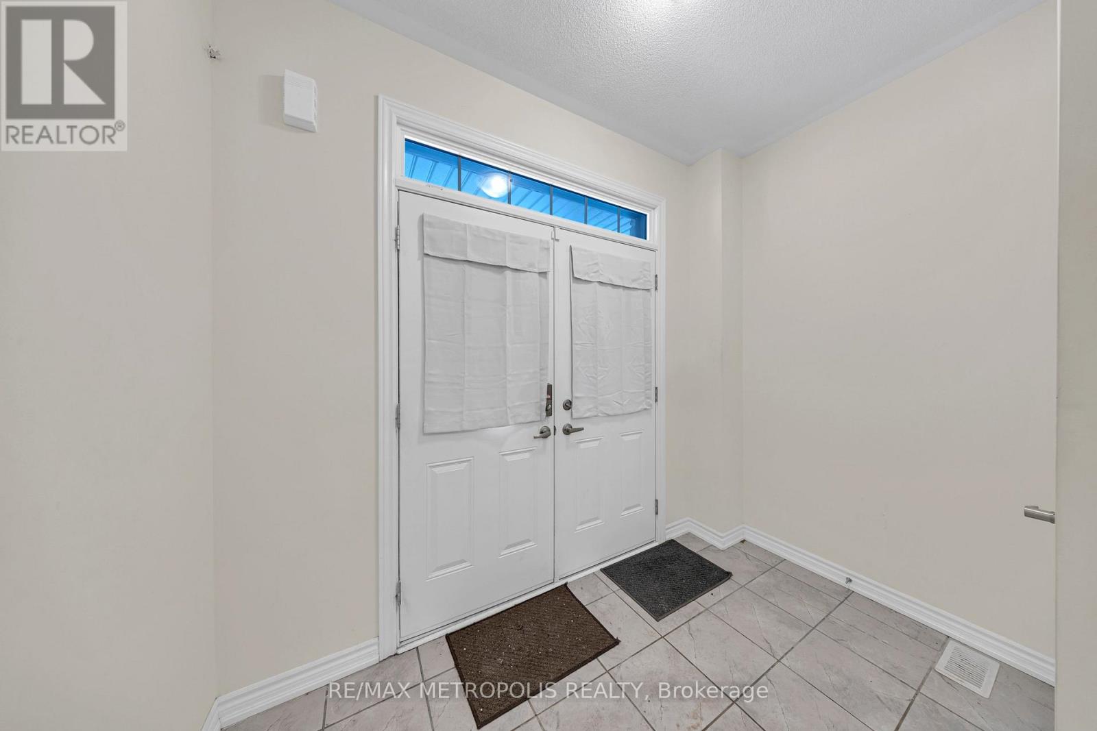 941 Rexton Drive, Oshawa, Ontario  L1L 0V1 - Photo 3 - E12650702