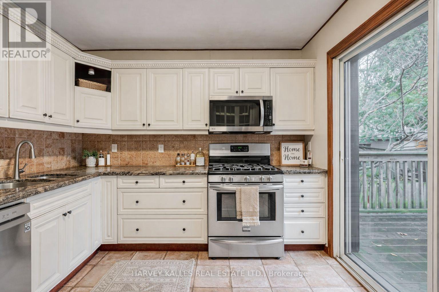 57 Kenwood Avenue, Toronto, Ontario  M6C 2S1 - Photo 4 - C12585742