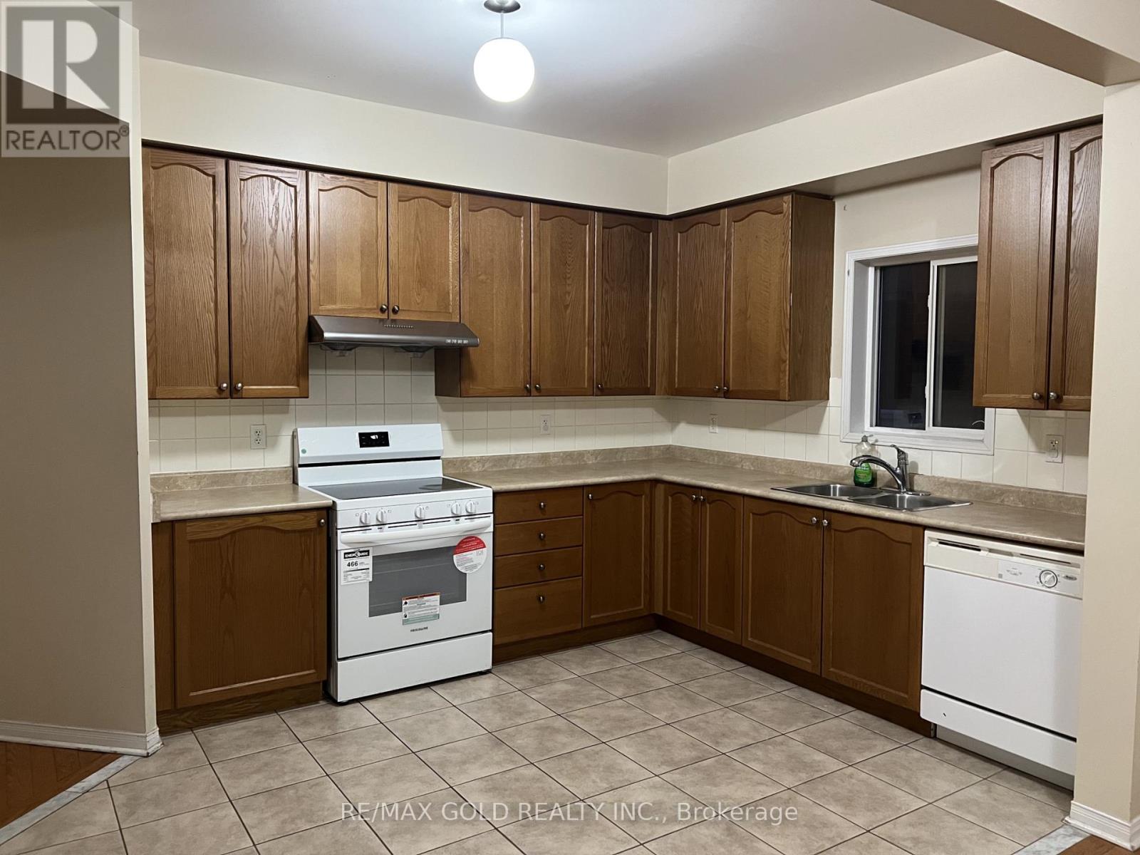 Upper - 138 Degrassi Cove Circle, Brampton, Ontario  L6X 0N8 - Photo 9 - W12650670