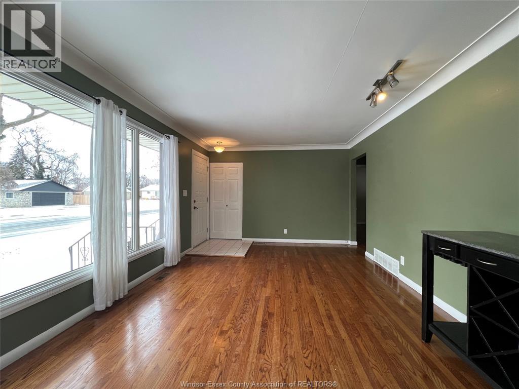 3735 Glenwood, Windsor, Ontario  N9E 2Y6 - Photo 3 - 25031646