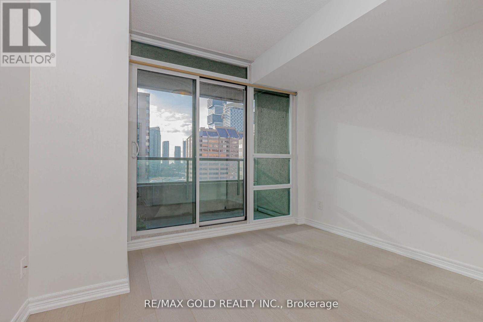 1507 - 208 Enfield Place, Mississauga, Ontario  L5B 0B8 - Photo 14 - W12650710