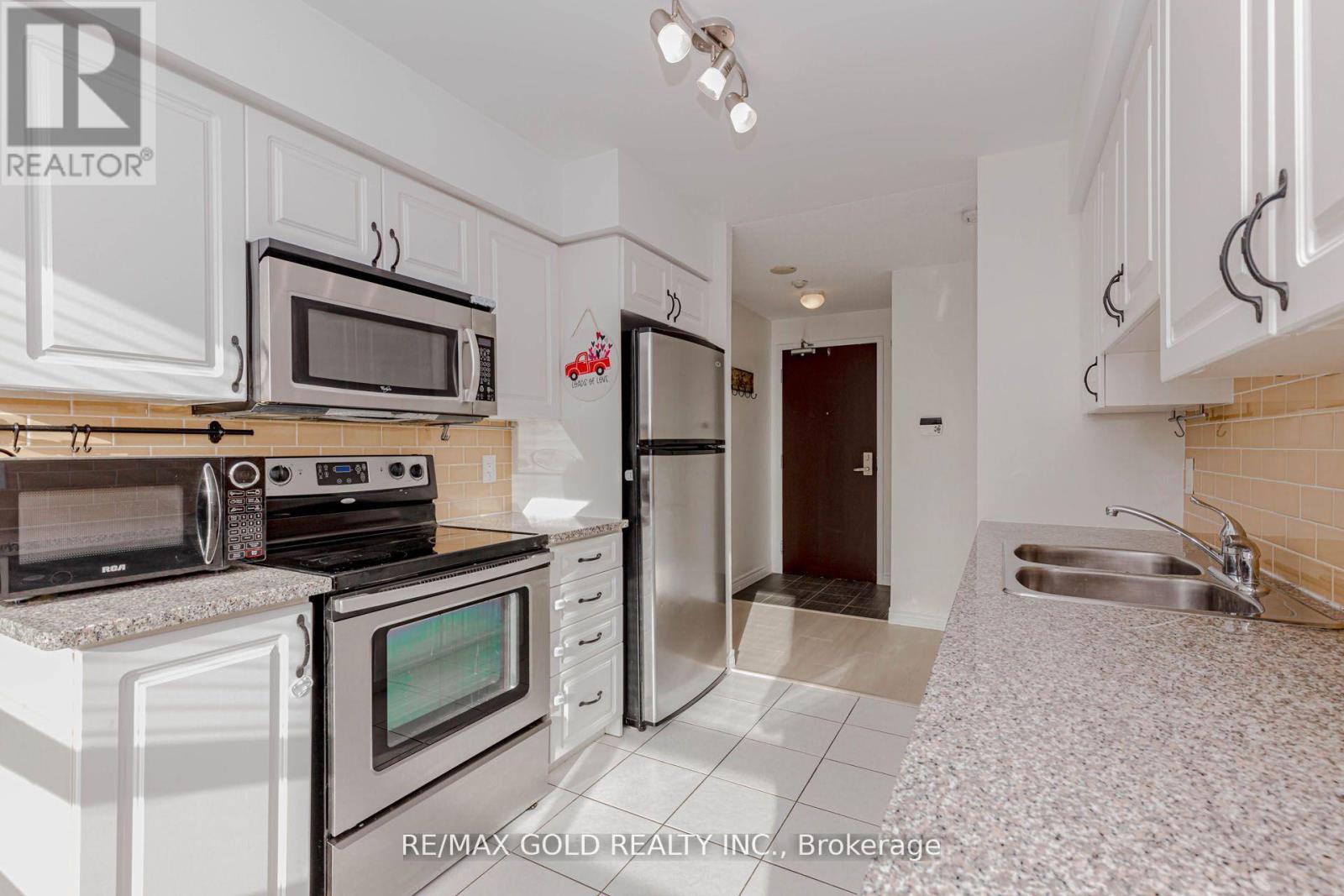 1507 - 208 Enfield Place, Mississauga, Ontario  L5B 0B8 - Photo 16 - W12650710