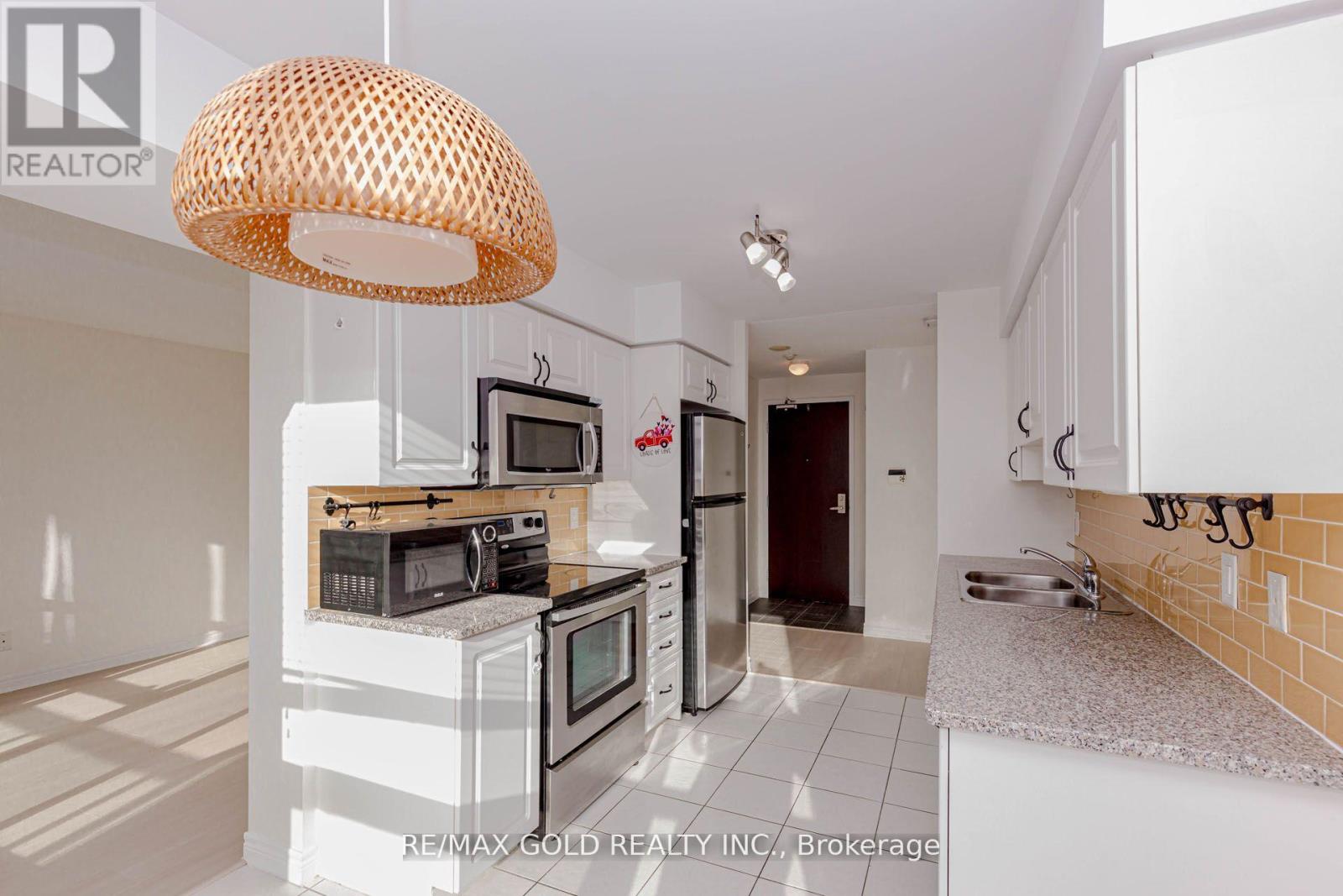 1507 - 208 Enfield Place, Mississauga, Ontario  L5B 0B8 - Photo 19 - W12650710