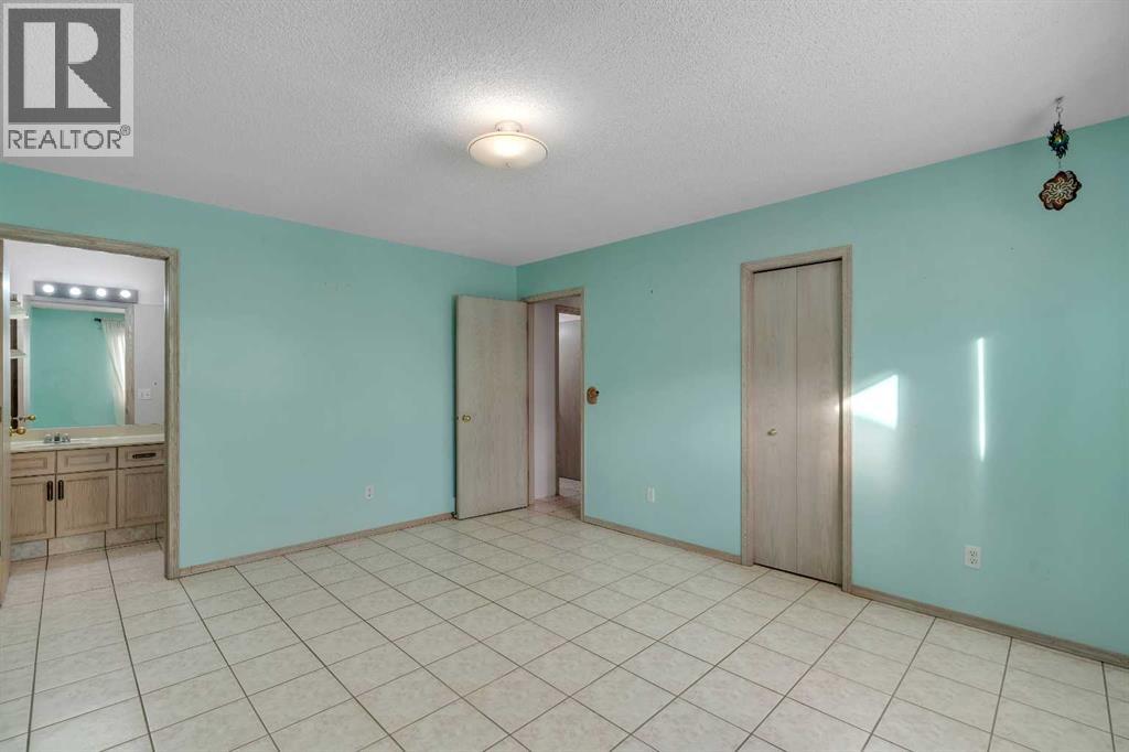 12 Hawkland Crescent Nw, Calgary, Alberta  T3G 3V2 - Photo 13 - A2275567