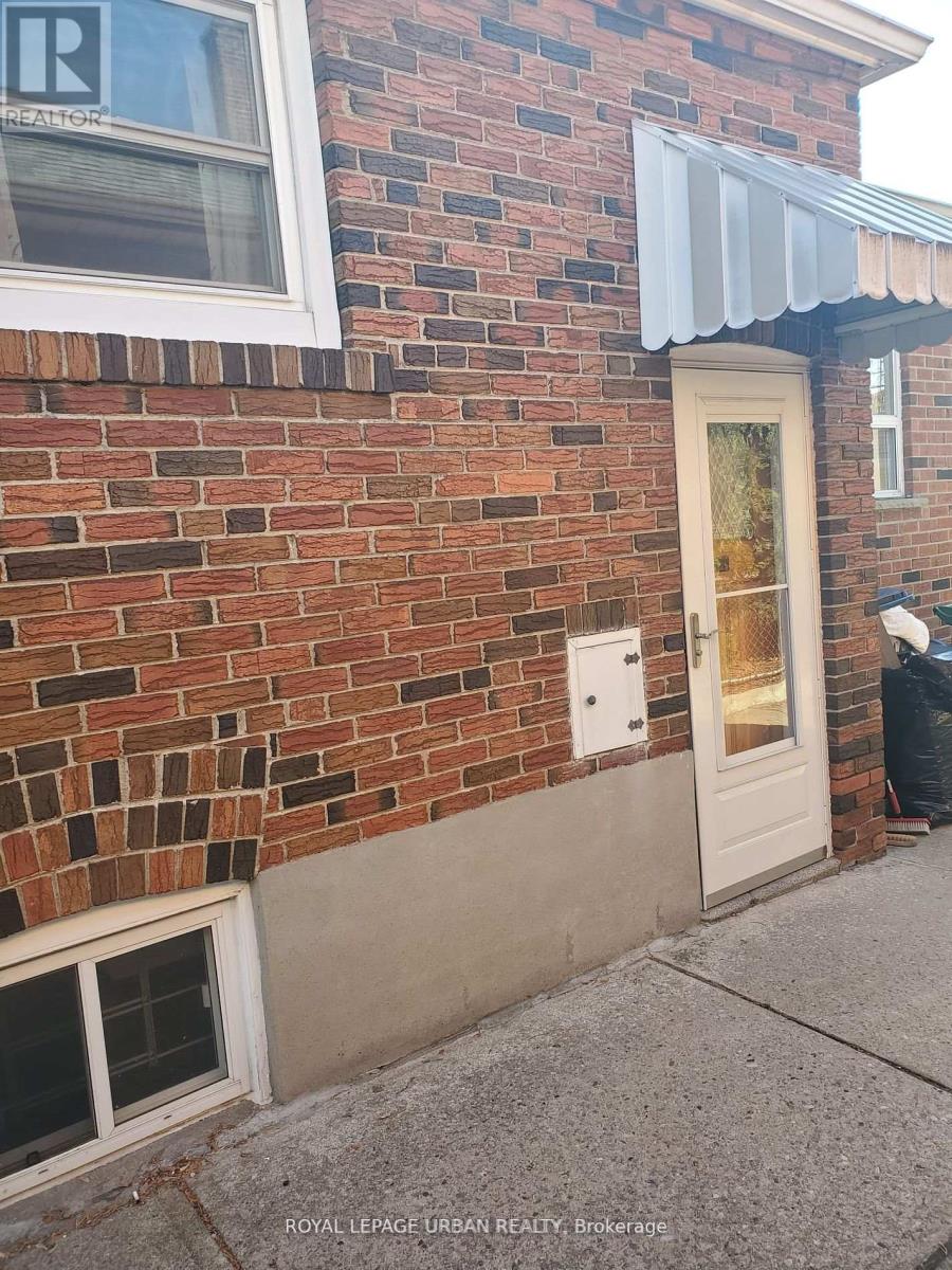 304 Linsmore Crescent, Toronto, Ontario  M4J 4L9 - Photo 18 - E12650734