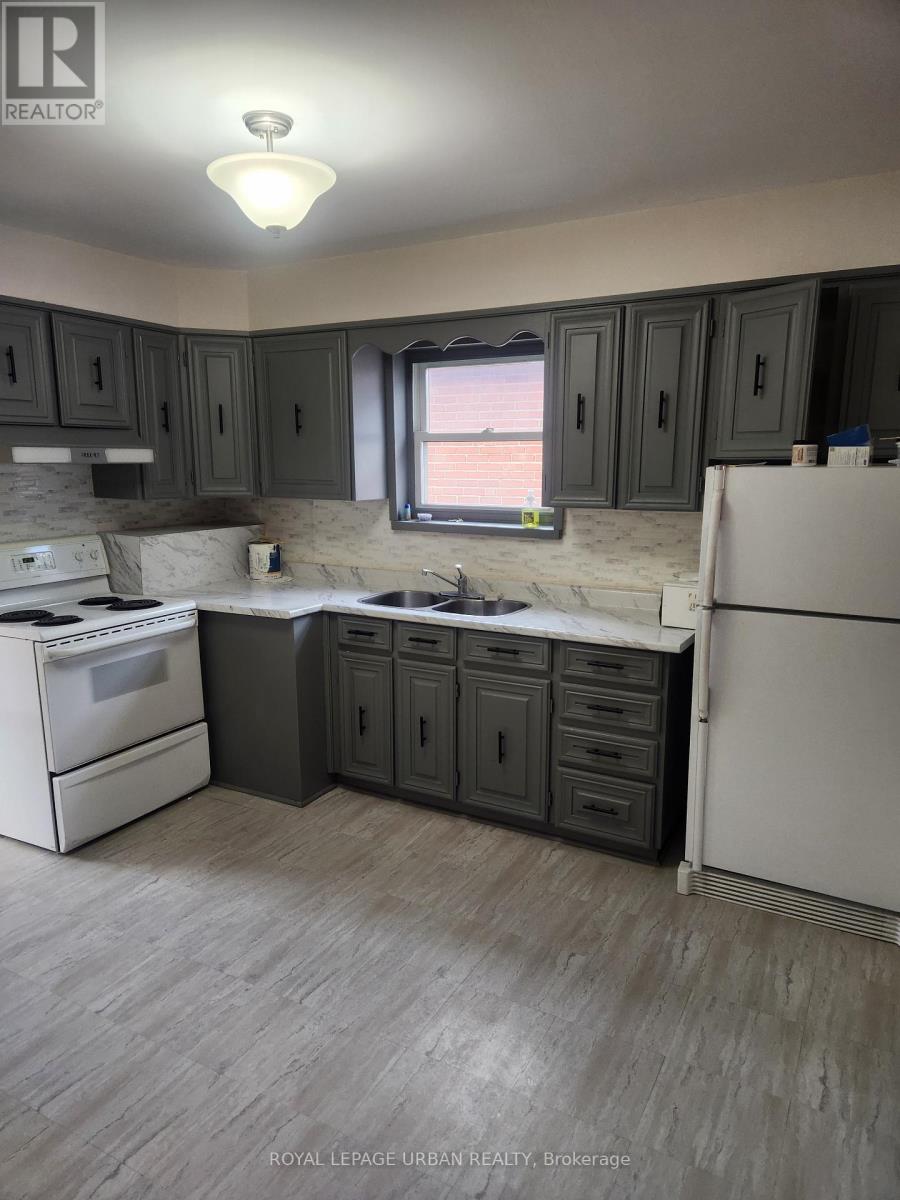 304 Linsmore Crescent, Toronto, Ontario  M4J 4L9 - Photo 6 - E12650734