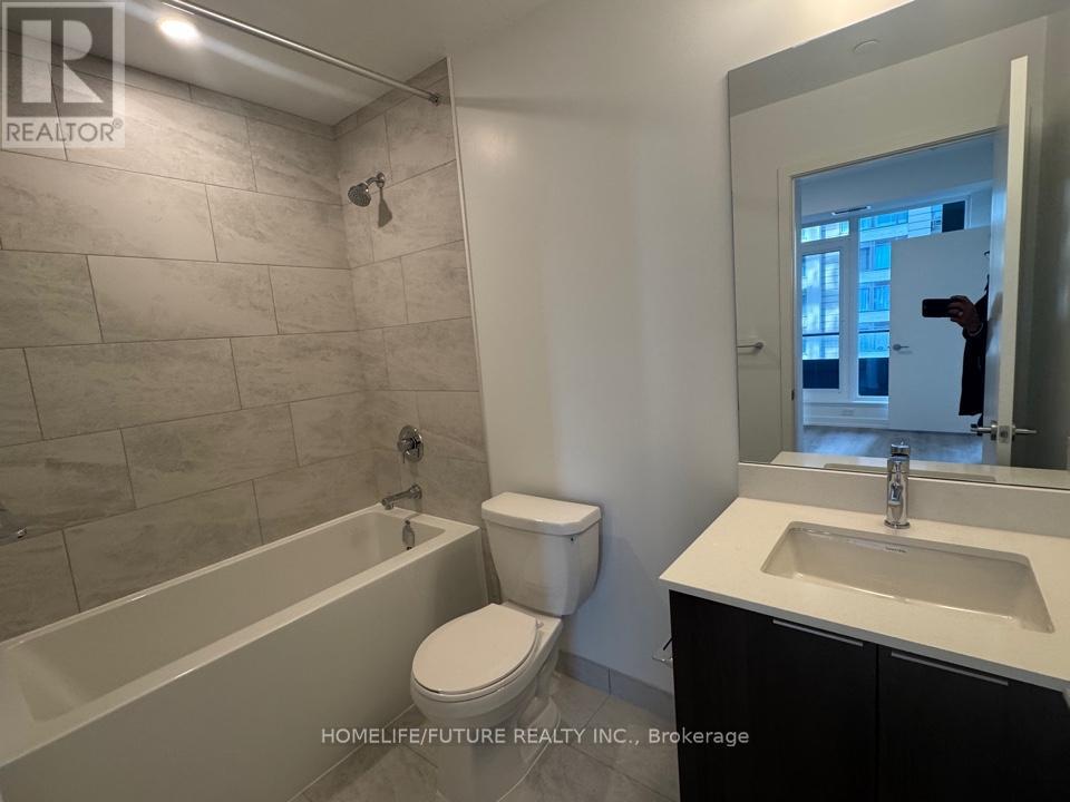 2305 - 395 Square One Drive, Mississauga, Ontario  L5B 0P6 - Photo 11 - W12650724