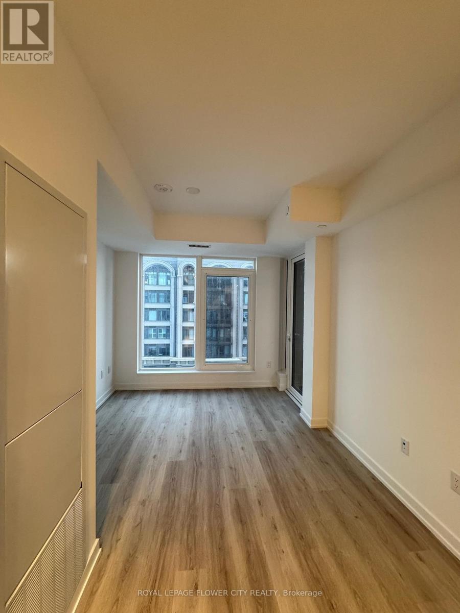 395 SQUARE ONE DRIVE, Mississauga, Ontario