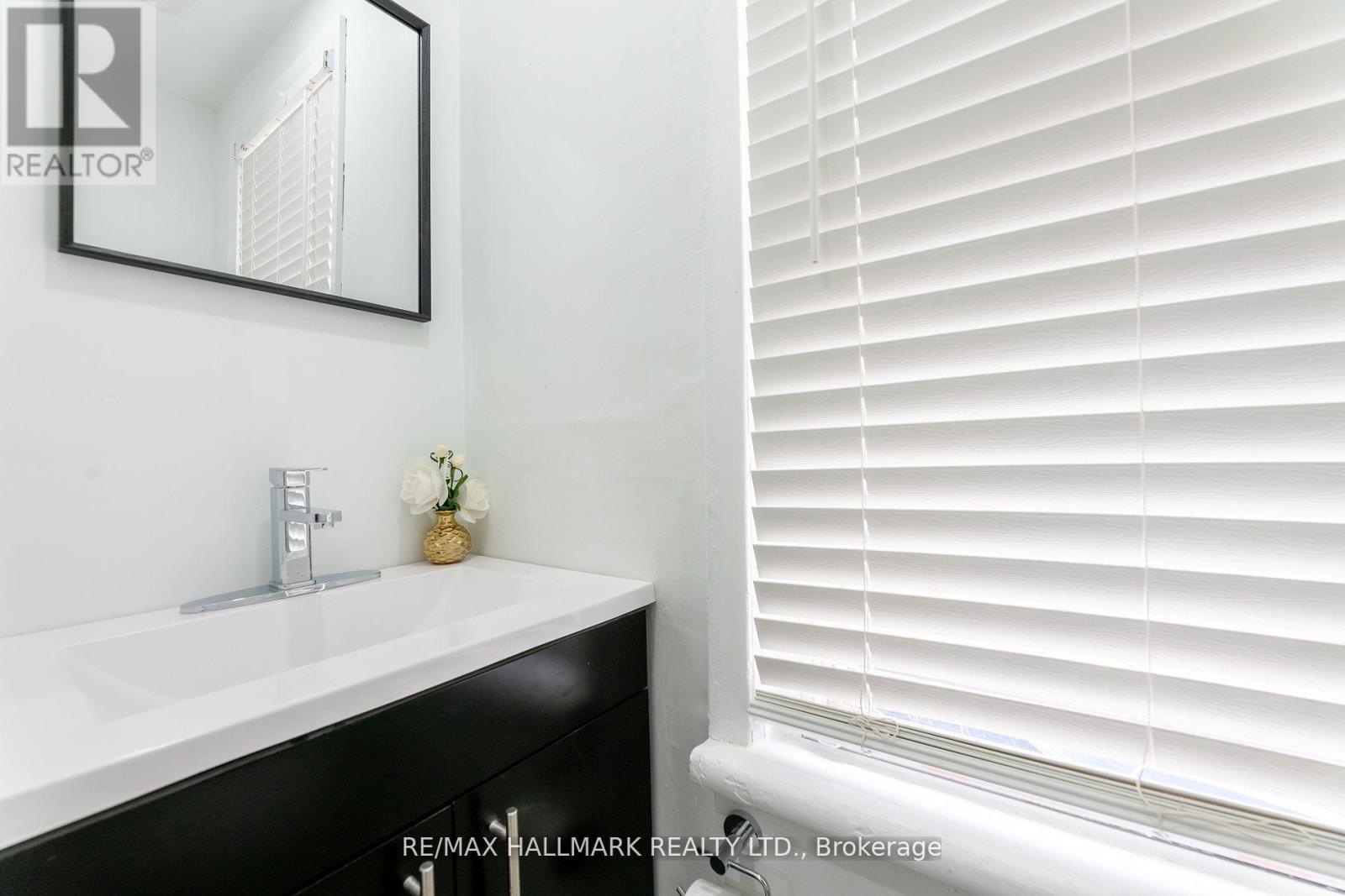 106 Willow Avenue, Toronto, Ontario  M4E 3K3 - Photo 11 - E12612254