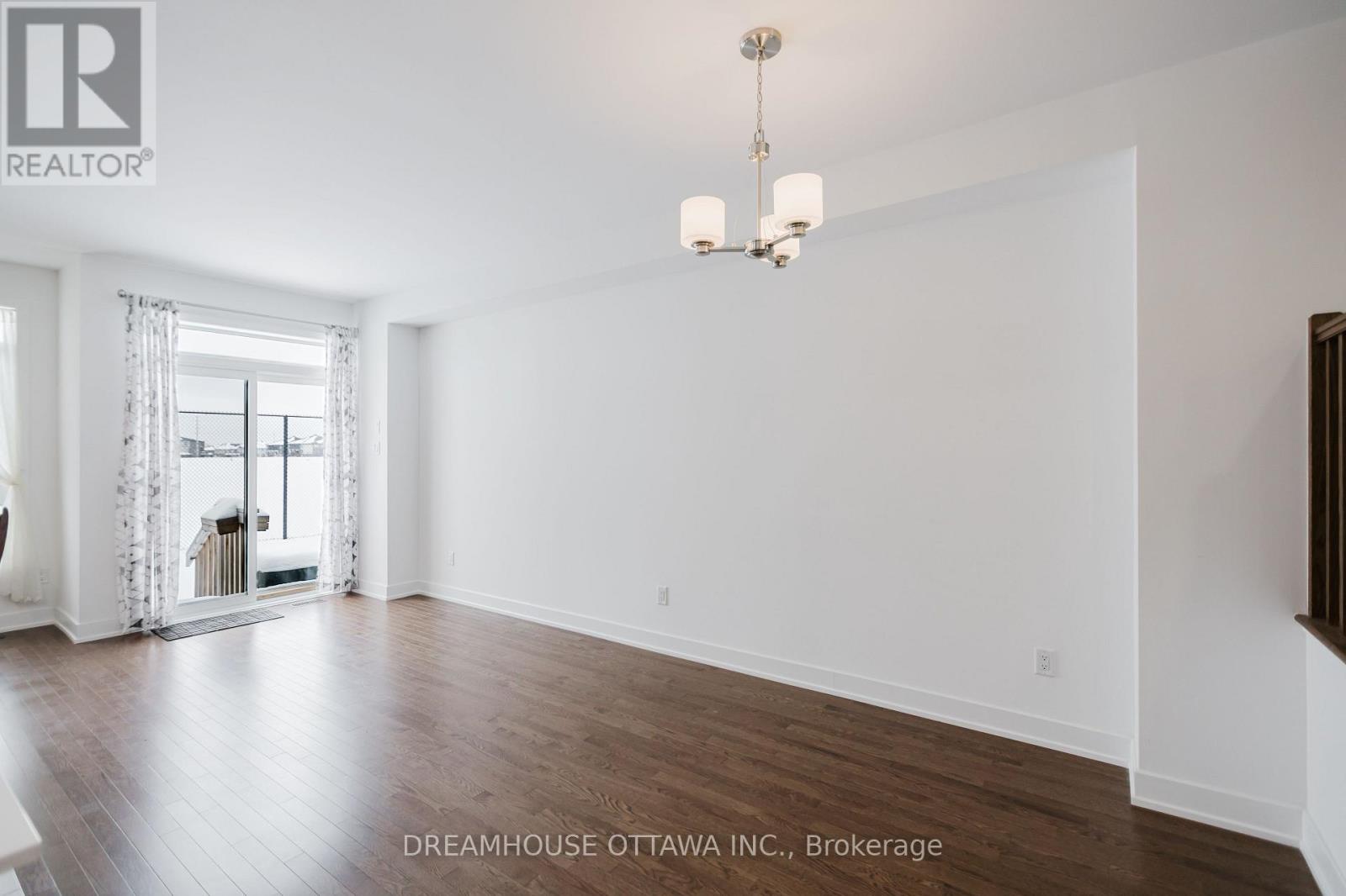 257 Finsbury Avenue, Ottawa, Ontario  K2S 2Y2 - Photo 11 - X12393510