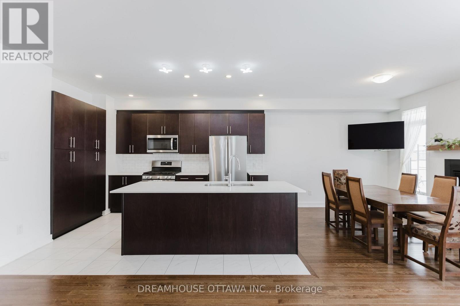 257 Finsbury Avenue, Ottawa, Ontario  K2S 2Y2 - Photo 15 - X12393510