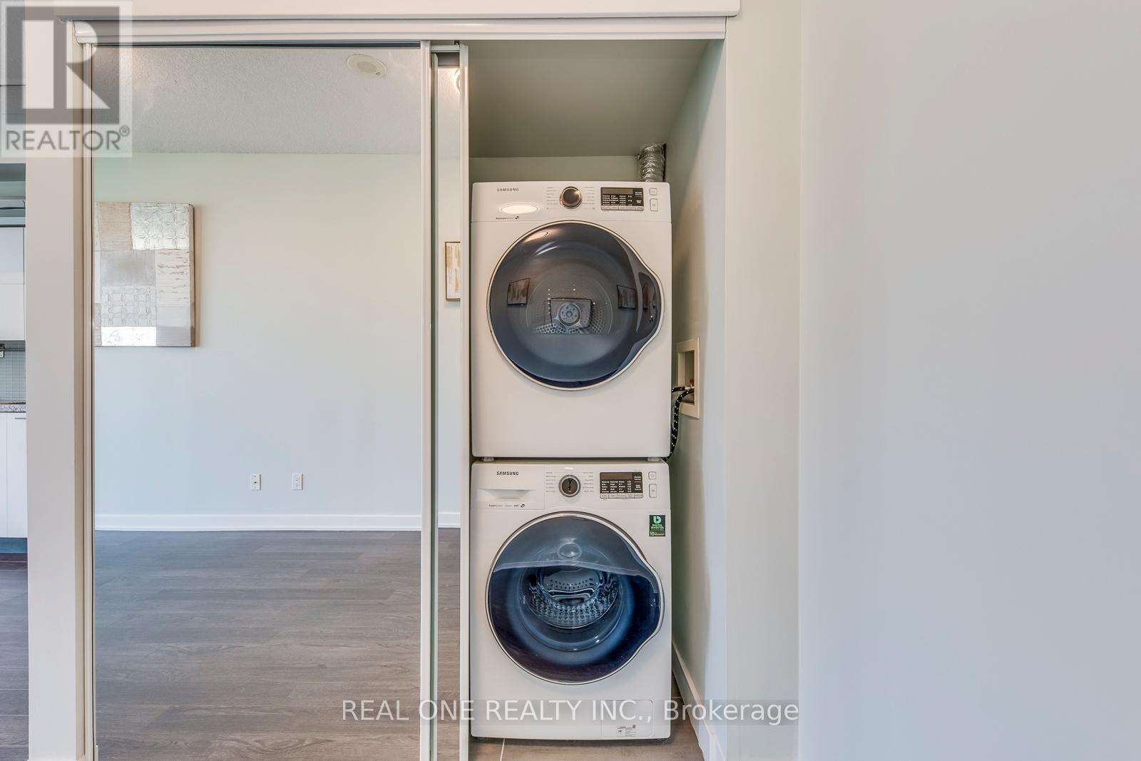 2007 - 126 Simcoe Street, Toronto, Ontario  M5H 4E6 - Photo 12 - C12650752