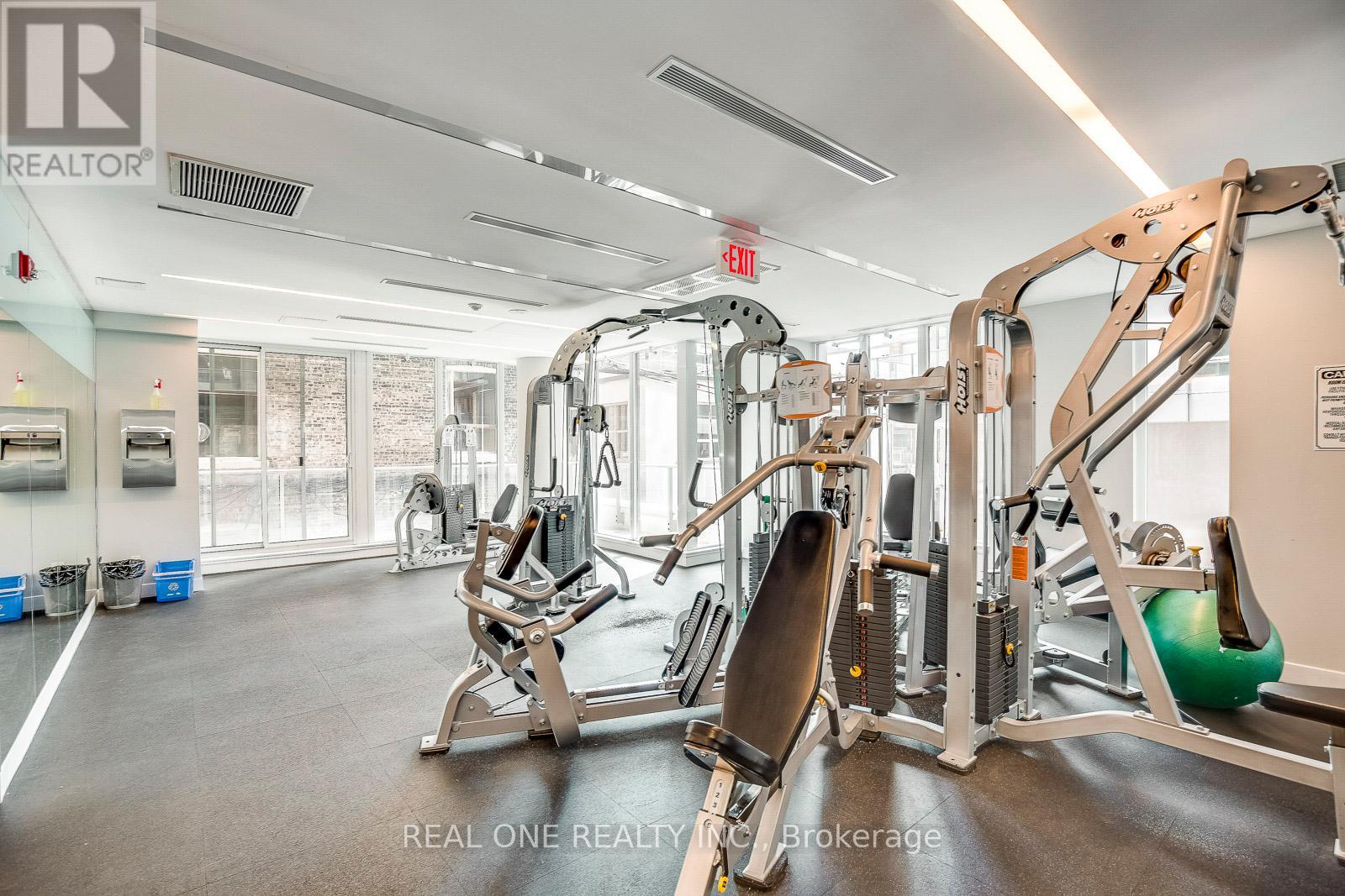 2007 - 126 Simcoe Street, Toronto, Ontario  M5H 4E6 - Photo 16 - C12650752