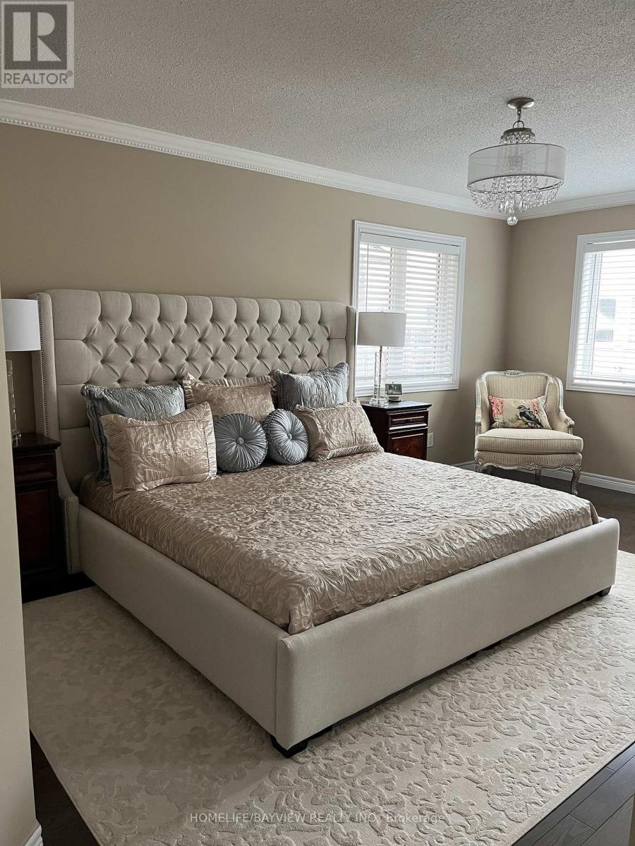 386 Gilpin Drive, Newmarket, Ontario  L3X 3H2 - Photo 5 - N12650742