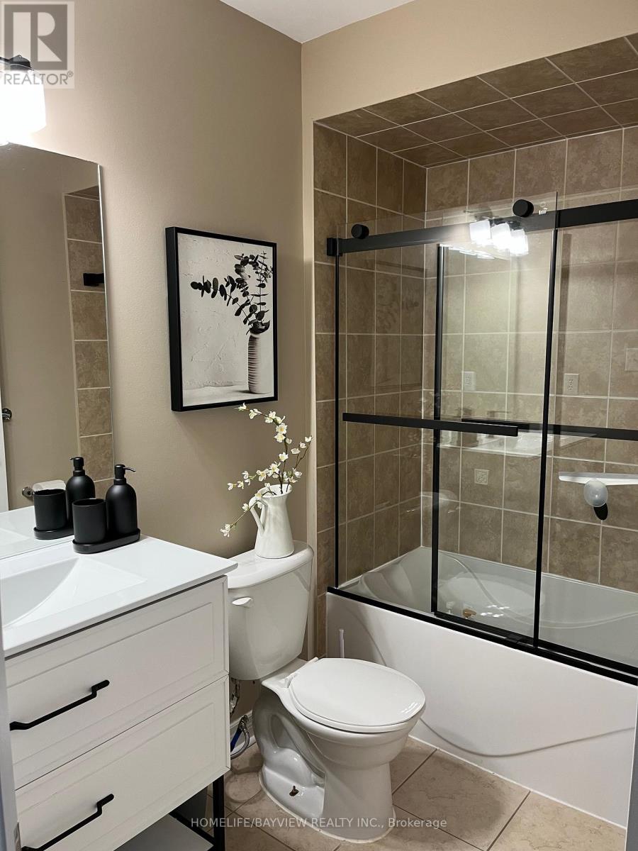 386 Gilpin Drive, Newmarket, Ontario  L3X 3H2 - Photo 8 - N12650742