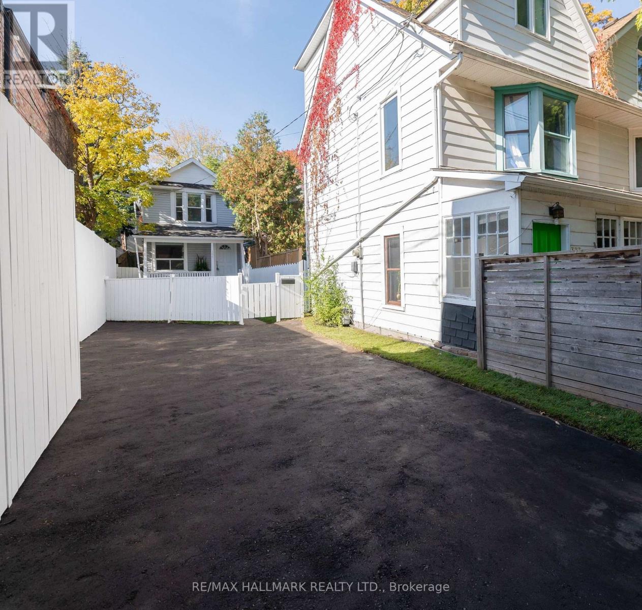 106 WILLOW AVENUE, Toronto, Ontario