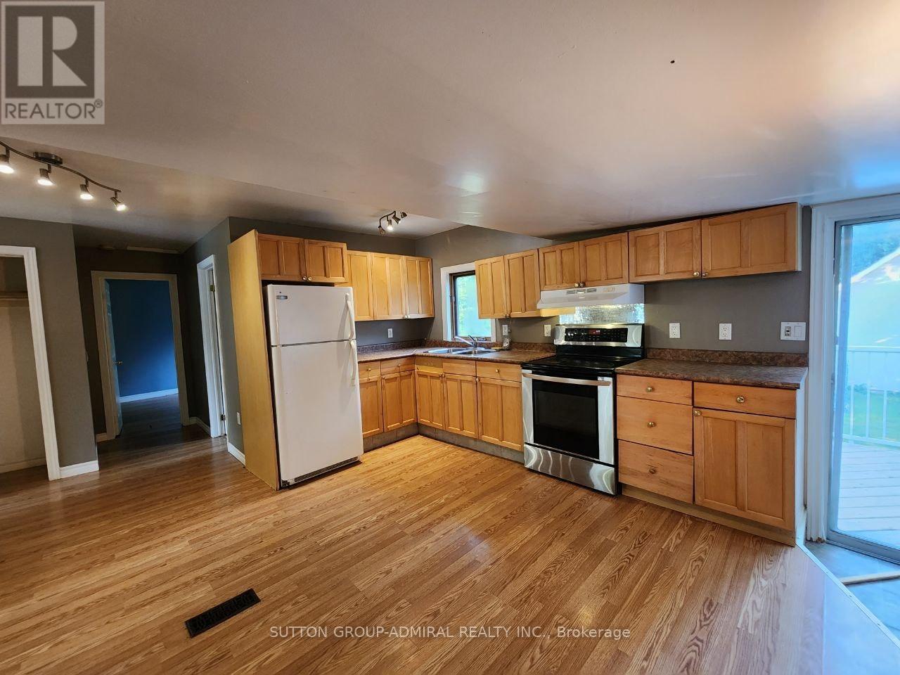 141 Silas Boulevard, Georgina, Ontario  L4P 2K2 - Photo 8 - N12473499