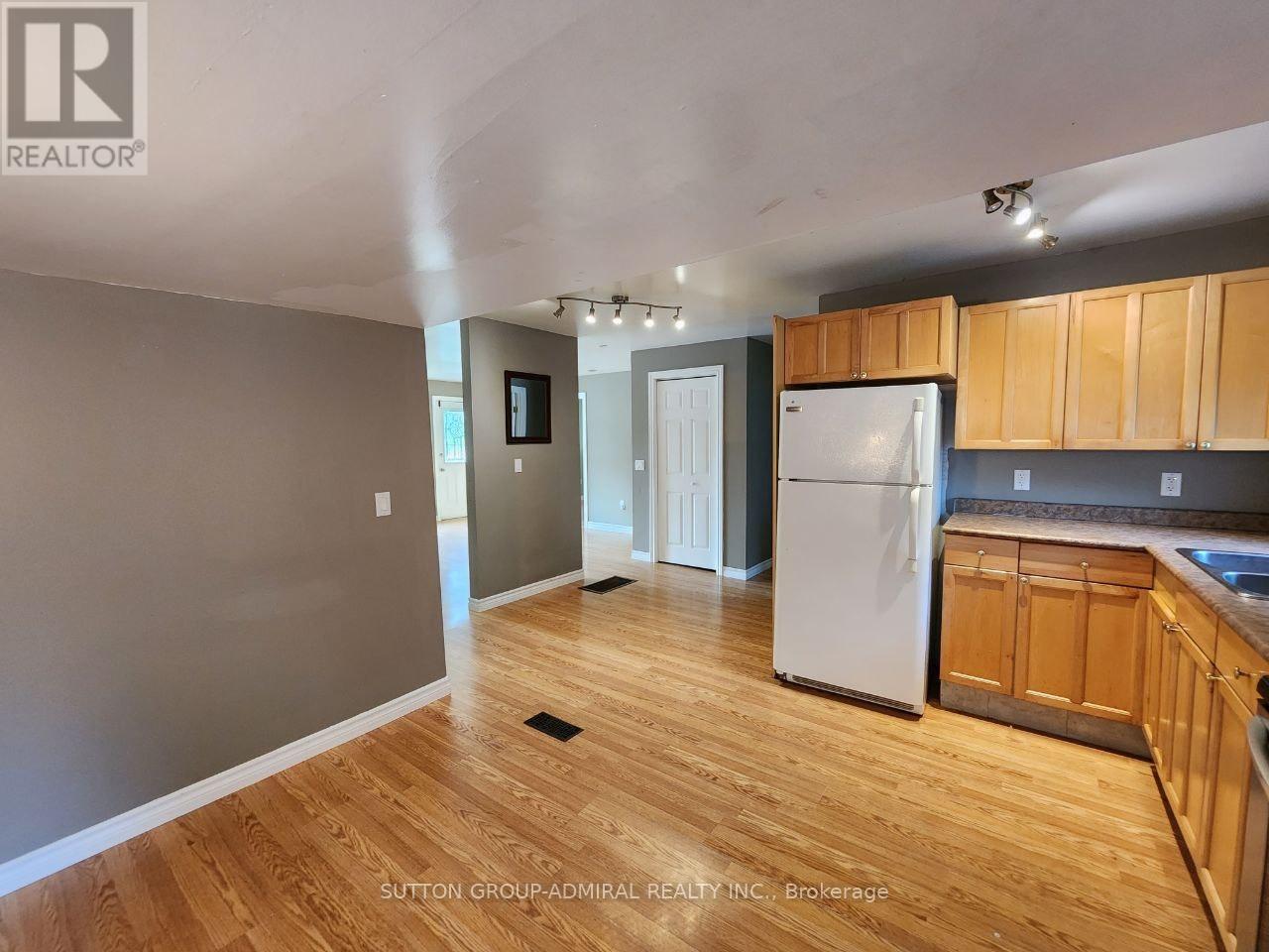 141 Silas Boulevard, Georgina, Ontario  L4P 2K2 - Photo 9 - N12473499