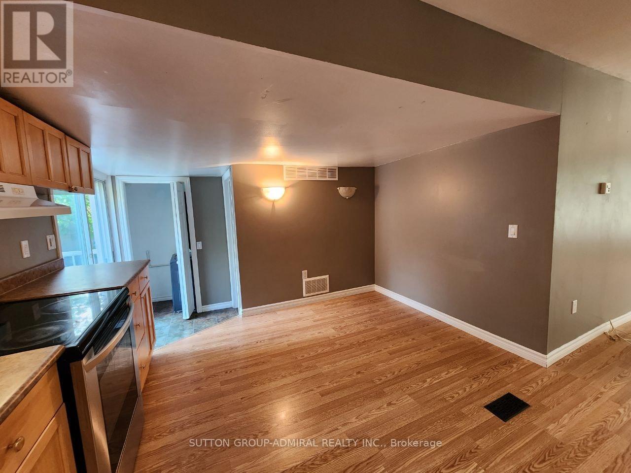 141 Silas Boulevard, Georgina, Ontario  L4P 2K2 - Photo 7 - N12473499