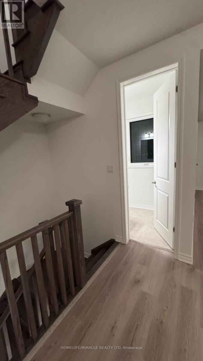 98 Pearen Lane, Barrie, Ontario  L9J 1A5 - Photo 10 - S12650772