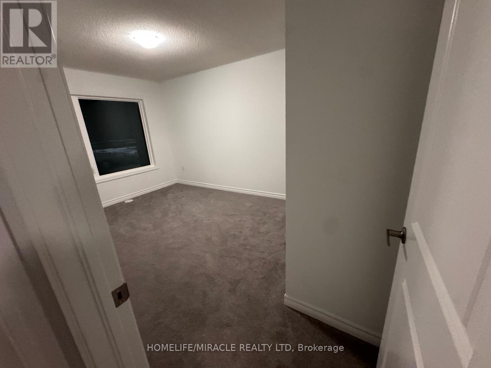 98 Pearen Lane, Barrie, Ontario  L9J 1A5 - Photo 15 - S12650772