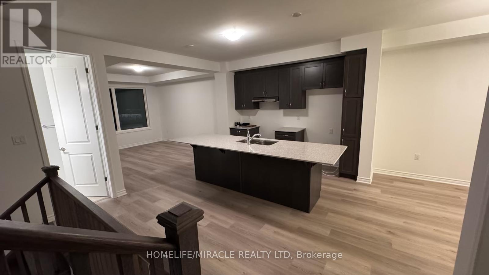 98 Pearen Lane, Barrie, Ontario  L9J 1A5 - Photo 6 - S12650772