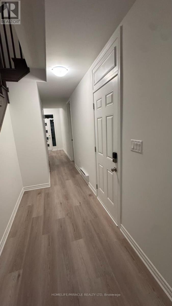 98 Pearen Lane, Barrie, Ontario  L9J 1A5 - Photo 7 - S12650772