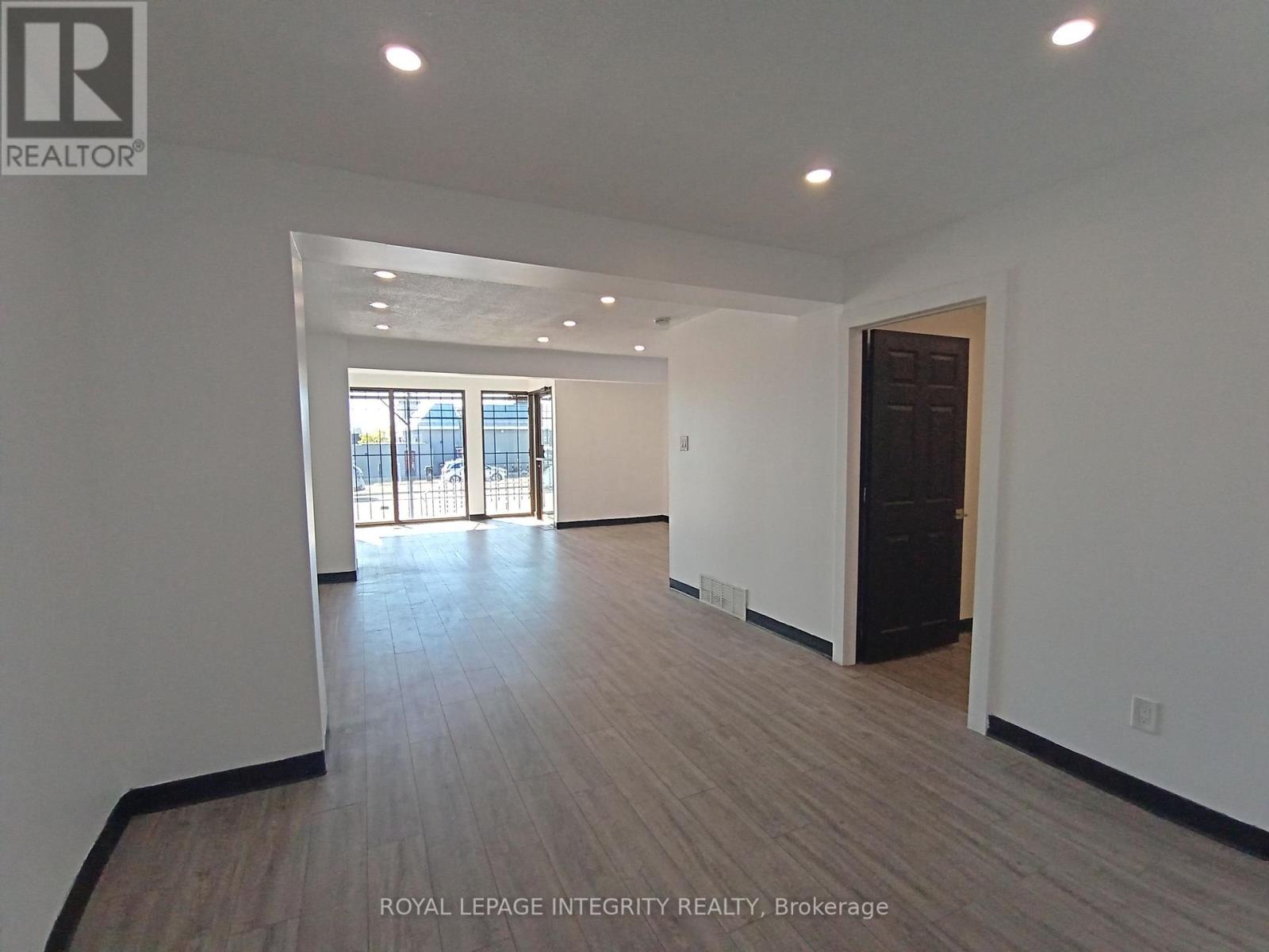 101 - 605 Center Street, Ottawa, Ontario  K1K 2N8 - Photo 11 - X12650798