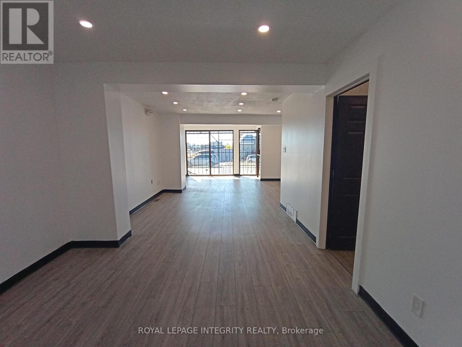 101 - 605 Center Street, Ottawa, Ontario  K1K 2N8 - Photo 12 - X12650798